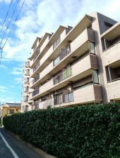 中野区、マンションの外観画像です