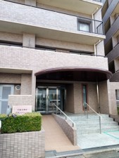中野区、マンションのエントランス画像です