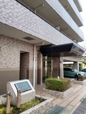 渋谷区幡ヶ谷、マンションのエントランス画像です