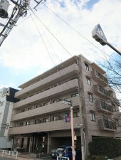 渋谷区幡ヶ谷、マンションの外観画像です