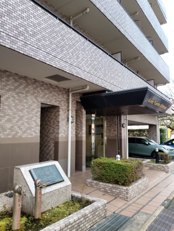 渋谷区幡ヶ谷、マンションのエントランス画像です