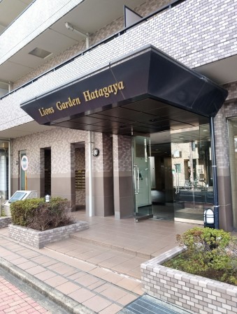 渋谷区幡ヶ谷、マンションのエントランス画像です