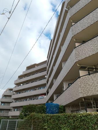 渋谷区幡ヶ谷、マンションの外観画像です