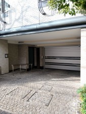 渋谷区元代々木町、マンションの駐車場画像です