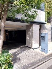 渋谷区元代々木町、マンションのエントランス画像です