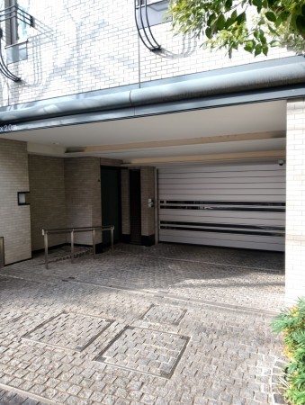 渋谷区元代々木町、マンションの駐車場画像です