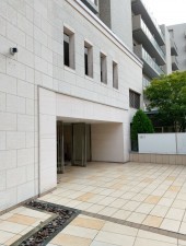 世田谷区、マンションのエントランス画像です