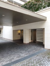 世田谷区、マンションのエントランス画像です