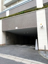 世田谷区、マンションの駐車場画像です