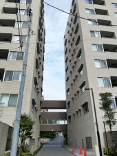世田谷区、マンションの外観画像です