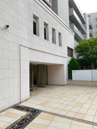 世田谷区、マンションのエントランス画像です