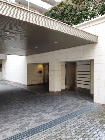 世田谷区、マンションのエントランス画像です