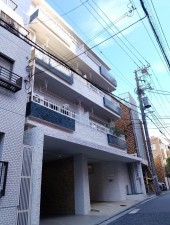 渋谷区上原、マンションの外観画像です