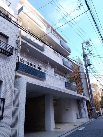 渋谷区上原、マンションの外観画像です