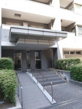 渋谷区神山町、マンションのエントランス画像です