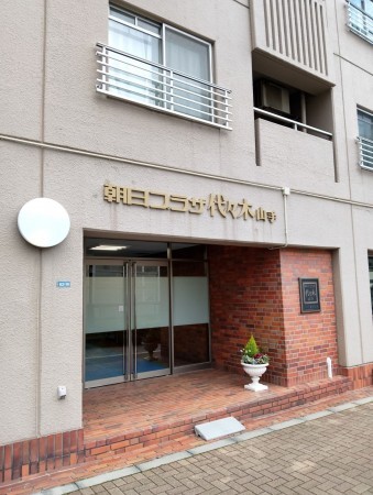 渋谷区代々木、マンションのエントランス画像です