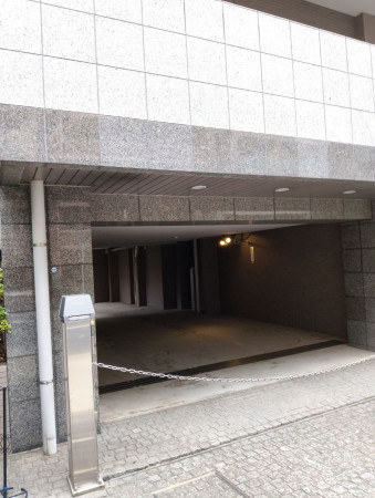 渋谷区神泉町、マンションの駐車場画像です