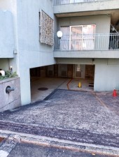 目黒区下目黒、マンションの駐車場画像です