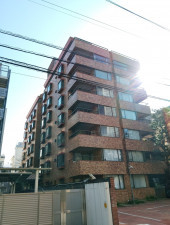 渋谷区代々木、マンションの外観画像です