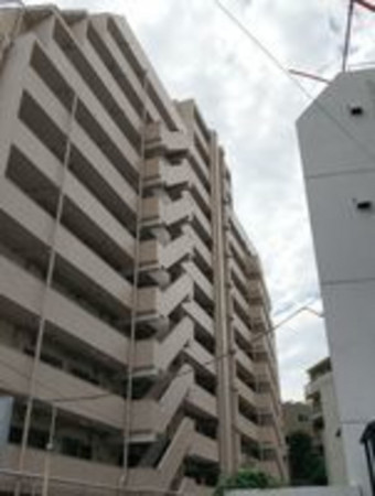 渋谷区鶯谷町、マンションの外観画像です