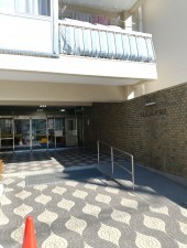 目黒区中目黒、マンションのエントランス画像です