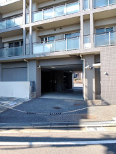 渋谷区富ヶ谷、マンションの駐車場画像です