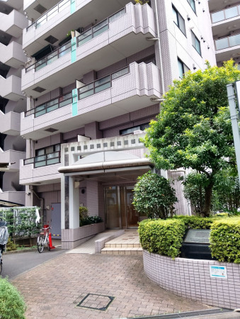 渋谷区円山町、マンションのエントランス画像です