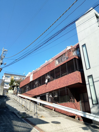 渋谷区上原、マンションの外観画像です