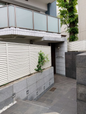 目黒区青葉台、マンションのエントランス画像です