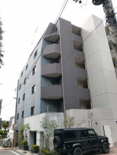 目黒区青葉台、マンションの外観画像です