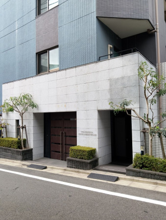 目黒区青葉台、マンションのエントランス画像です