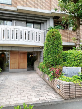 渋谷区東、マンションのエントランス画像です