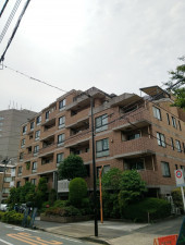 渋谷区東、マンションの外観画像です