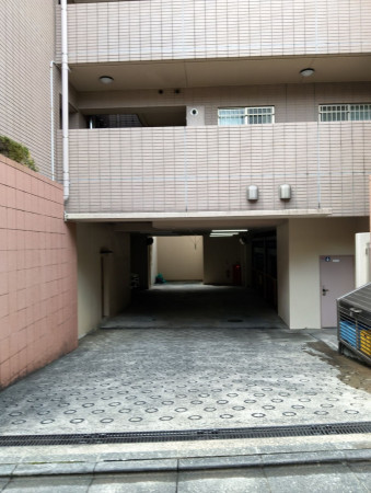目黒区東山、マンションの駐車場画像です