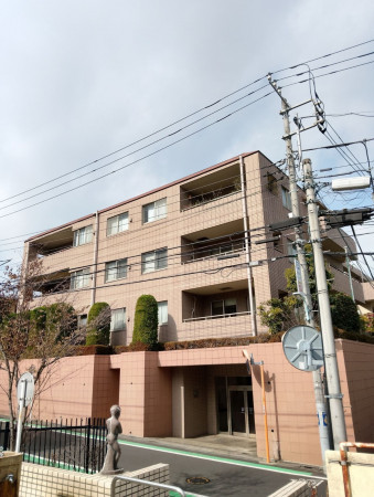 目黒区東山、マンションの外観画像です