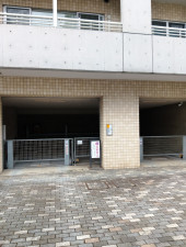 目黒区中目黒、マンションの駐車場画像です