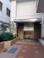 目黒区中目黒、マンションのエントランス画像です