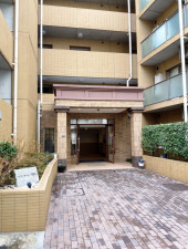 目黒区中目黒、マンションのエントランス画像です