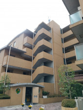 目黒区中目黒、マンションの外観画像です
