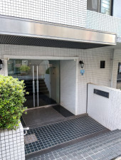 渋谷区恵比寿西、マンションのエントランス画像です
