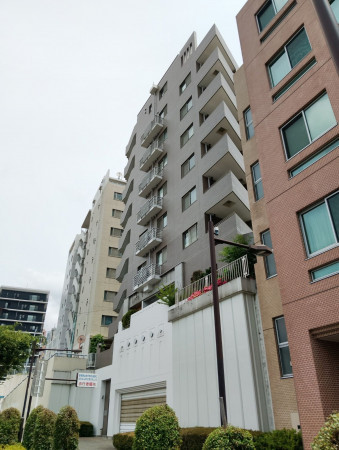渋谷区代々木、マンションの外観画像です