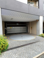 目黒区中目黒、マンションの駐車場画像です