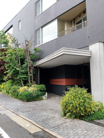 目黒区中目黒、マンションのエントランス画像です