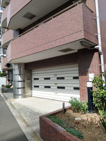 渋谷区富ヶ谷、マンションの駐車場画像です
