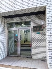 目黒区青葉台、マンションのエントランス画像です