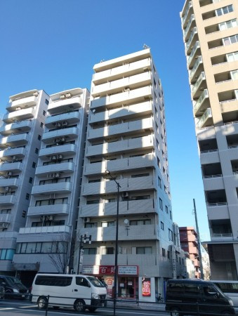 目黒区青葉台、マンションの外観画像です