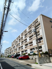 目黒区東山、マンションの外観画像です