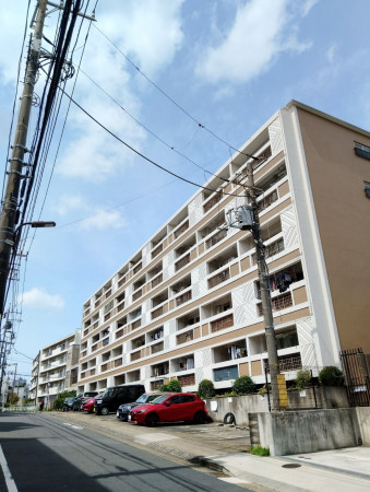 目黒区東山、マンションの外観画像です
