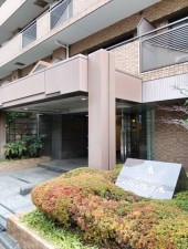 渋谷区代々木、マンションのエントランス画像です