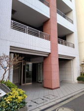 渋谷区上原、マンションのエントランス画像です